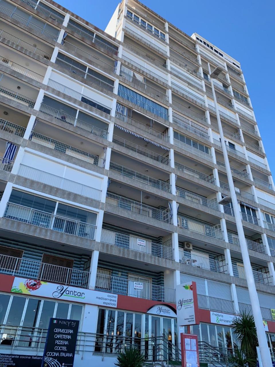I Apartment *