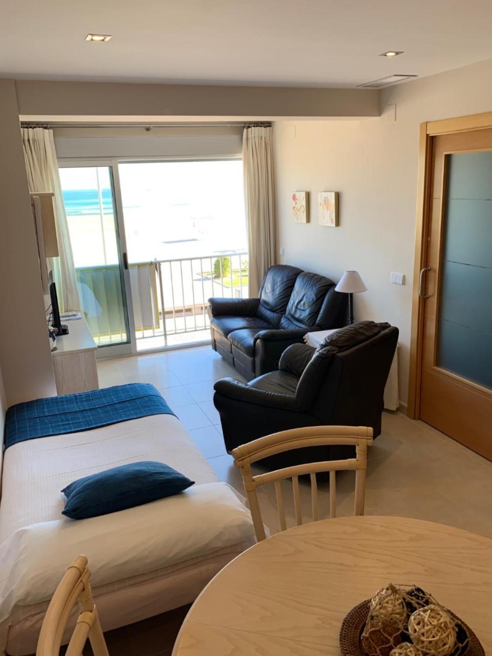I Apartment *